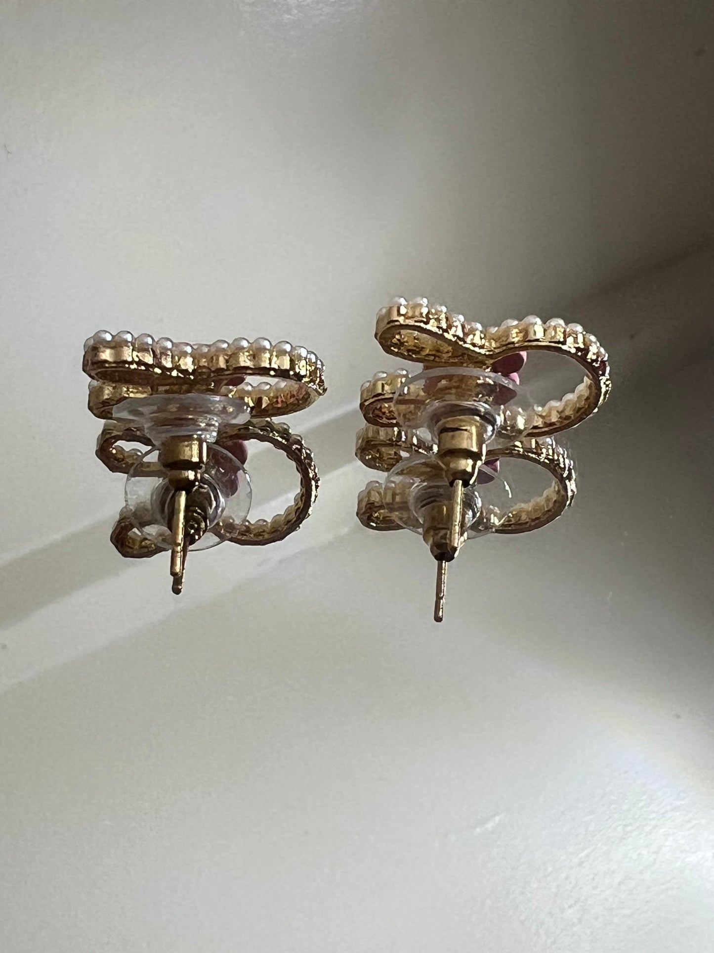 Pearl bunny earring