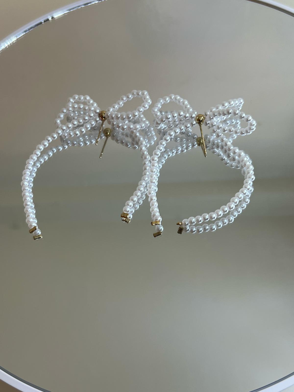 White Pearl Bow Earring