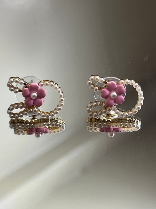 Pearl bunny earring