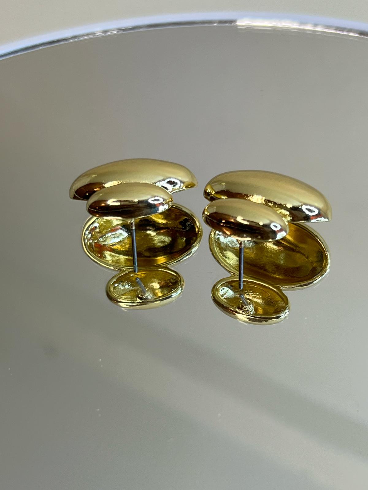 Golden Oval Rocks Shaped Earring